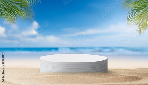 Strandpodium im Sommer Hintergrund mit Sand und 3D-Displayplattform. Strandpodium Sommer-Banner-Szene für Verkauf, Urlaub, Ferienbühne, Wasser, Insel, Sonne, Podest für Promotion und Präsentation photo