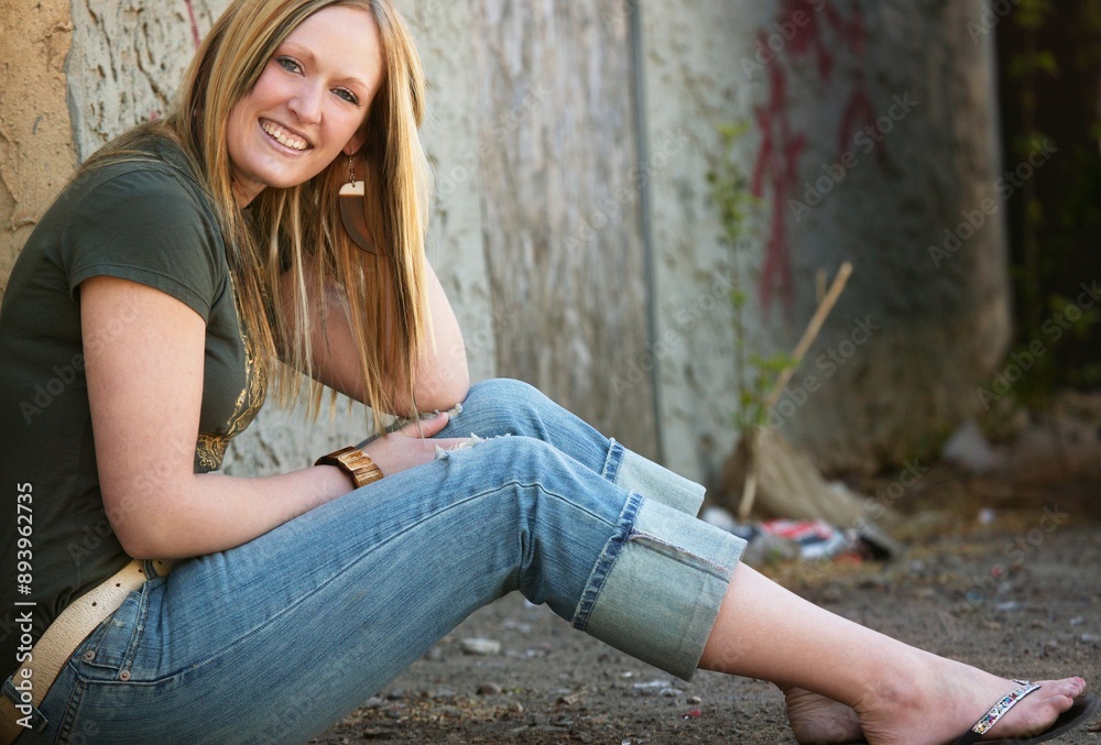 Obraz premium Woman In Alley