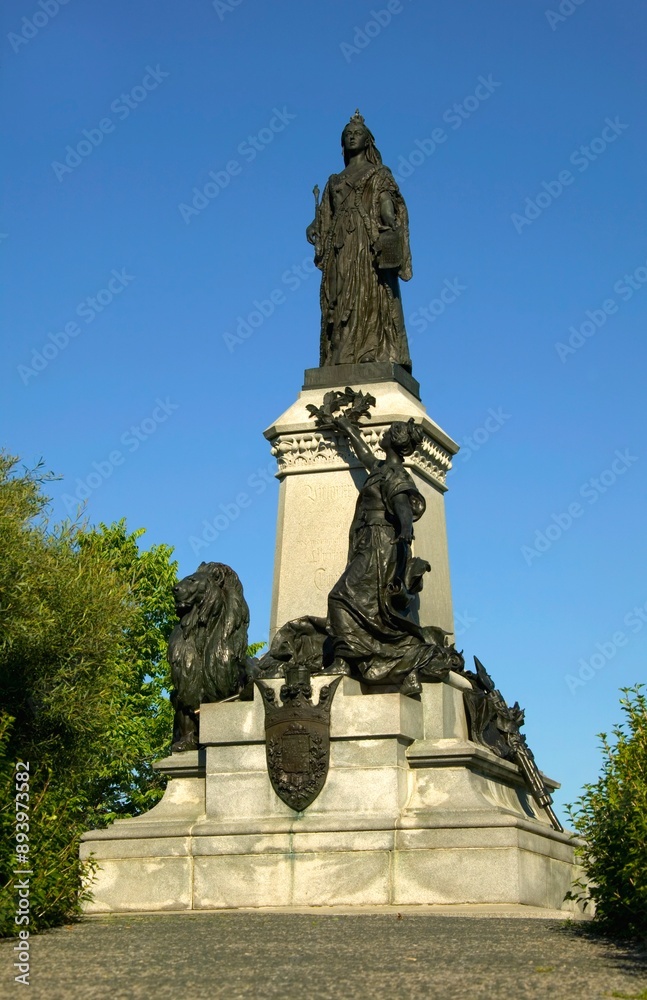 Obraz premium Statue Of Queen Victoria, Parliament Hill, Ottawa, Canada
