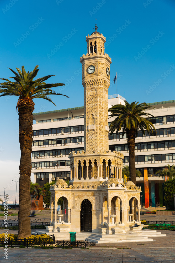 Obraz premium Ataturk (Konak) Meydani Central Square in Izmir, Turkey.