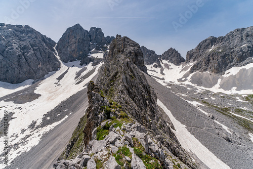 Mountain tour to the Vorderer Drachenkopf in the Mieminger mountains in Ehrwald photo