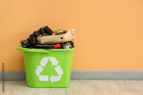 Recycling bin with electron...