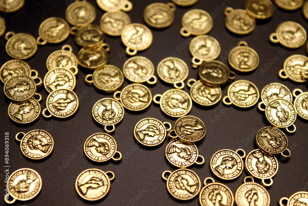 Obraz premium Gold Coin Money Treasure Charm for Jewelry Making Craft Supplies