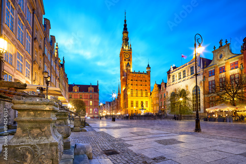Fototapeta Naklejka Na Ścianę i Meble -  Main City Hall at Dlugi Targ Square in Gdansk city center at dusk, Poland