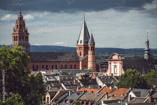 Blick auf Mainzer Dom und Augustinerkirche in Mainz, Juli 2024 photo