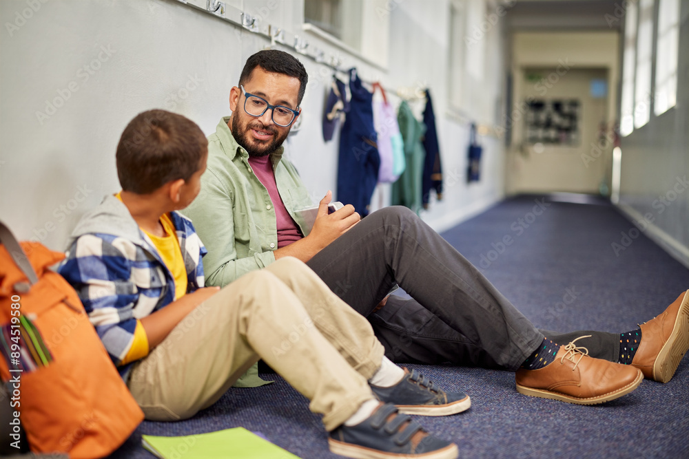 Naklejka premium Teacher talking to young sad student