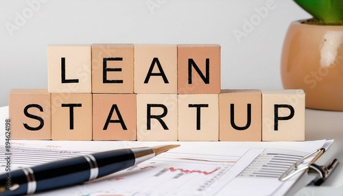 Plakat Lean Startup Concept Text on an Office Work Background