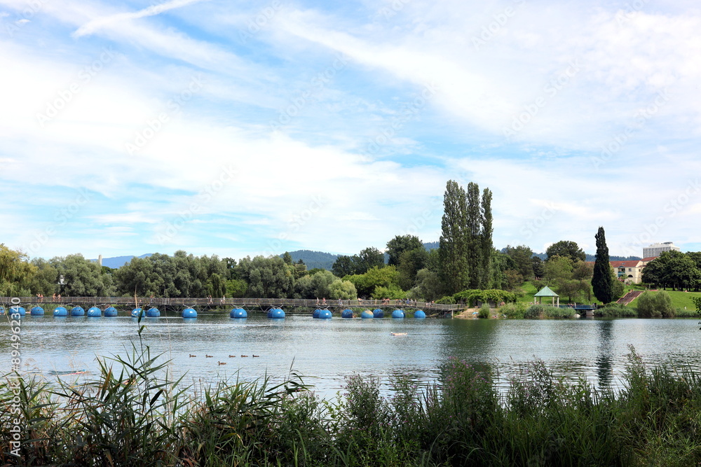 Flückigersee in Freiburg im Sommer Flückigersee in Freiburg im Sommer