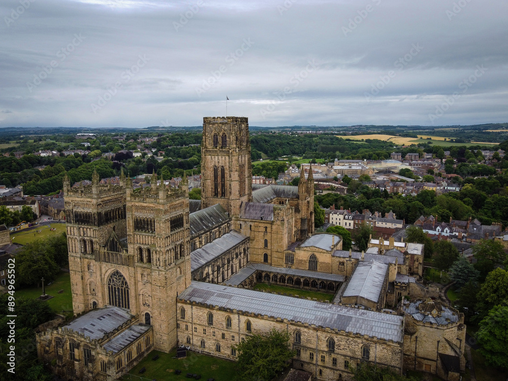 Obraz premium Durham Cathedral scenic aerial view by cloudy noon, England