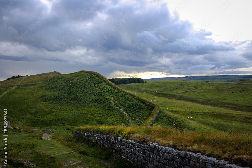 Naklejka premium Hadrian Wall view by cloudy noon, Northern England