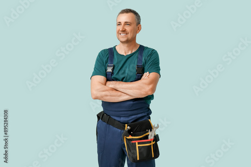 Portrait of male mechanic w...