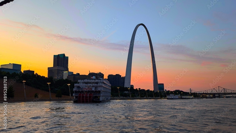 Obraz premium Gateway Arch by the Mississippi