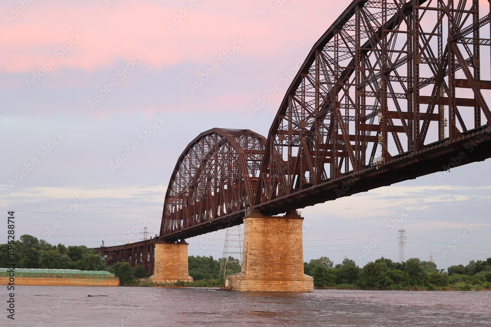 Obraz premium MacArthur Bridge at Sunset