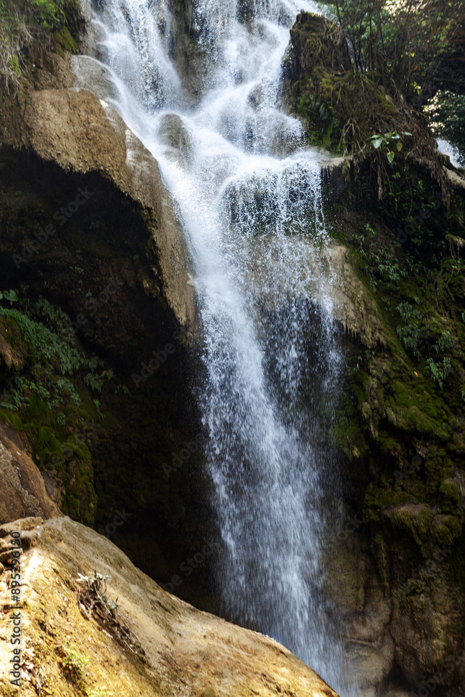 Naklejka premium Kuang Si Waterfall, Luang Prabang, Laos