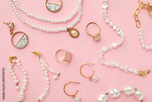 Beautiful pearl jewelry on ...