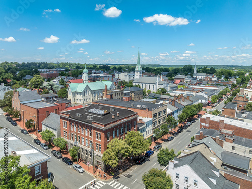 Obraz na płótnie Aerial view Fredericksburg Virginia with Circuit Court building , historic business district, Baptist church, Chatham bridge over Rappahannock River w salonie