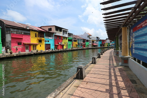 マレーシア　マラッカ川沿いの道