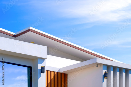 Cuadro en lienzo Modern house building with sunlight on geometric pattern surface of white concre