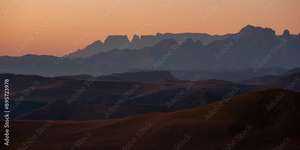 Fototapeta premium Drakensberg landscape, Drakensberg, South Africa