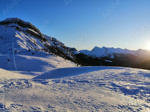 paesaggio innevato photo