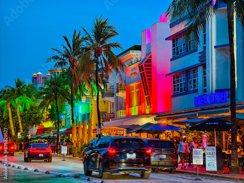 Φωτογραφία Miami Beach, Florida - July 8, 2024: Vibrant nightlife on Ocean Drive in South B