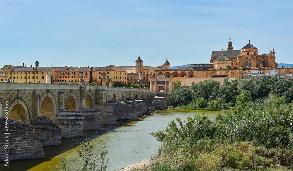 Obraz premium Panoramic view of the Mosque-Cathedral across the Calahorra Tower and the Roman Bridge over the Guadalquivir River, Cordoba, Andalusia, Spain.