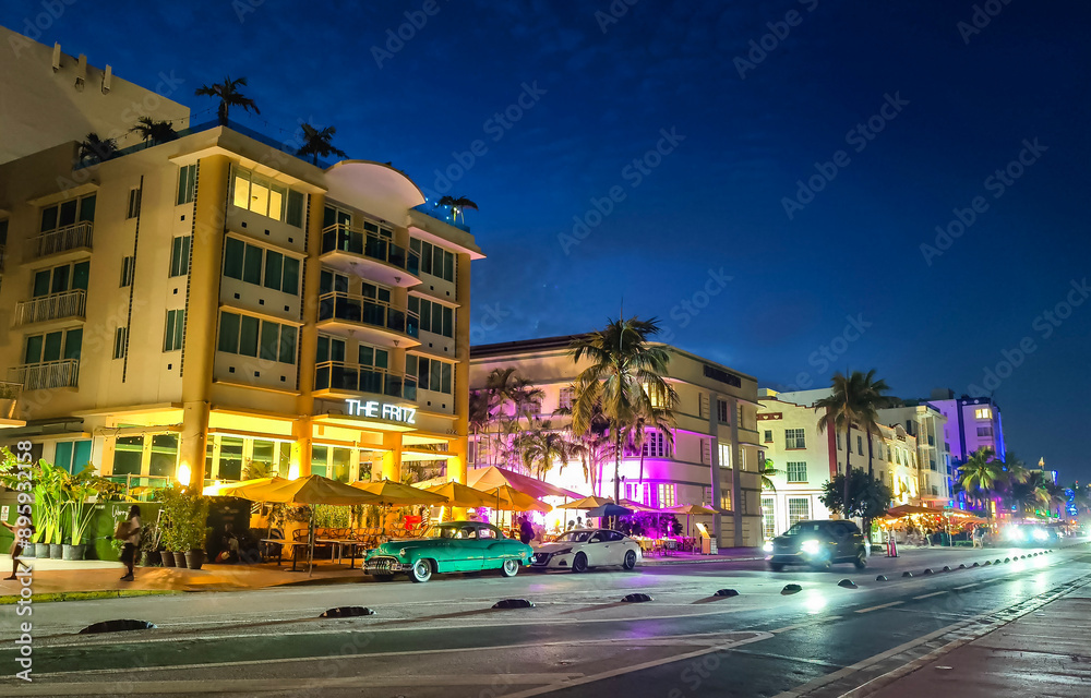 Obraz premium Miami Beach, Florida - July 8, 2024: Lively scene on Ocean Drive in South Beach. The Fritz Hotel on the left.