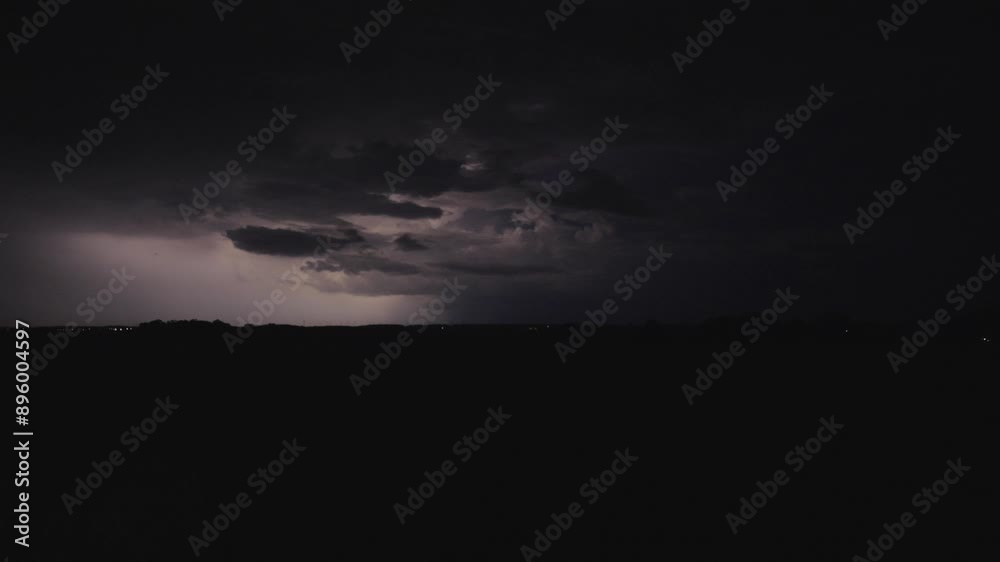Gewitter Nachts mit Blitzen in Slow Motion Gewitter Nachts mit Blitzen in Slow Motion
