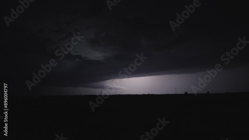 Gewitter Nachts mit Blitzen in Slow Motion
