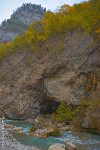 Obraz na płótnie Scenic view of trees and river in the mountains in autumn w salonie