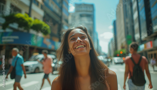 Retrato Cinematográfico de Mulher Brasileira de 30 Anos com Cabelos Longos Caminhando na Avenida Paulista, Sorrindo IA Generativa photo