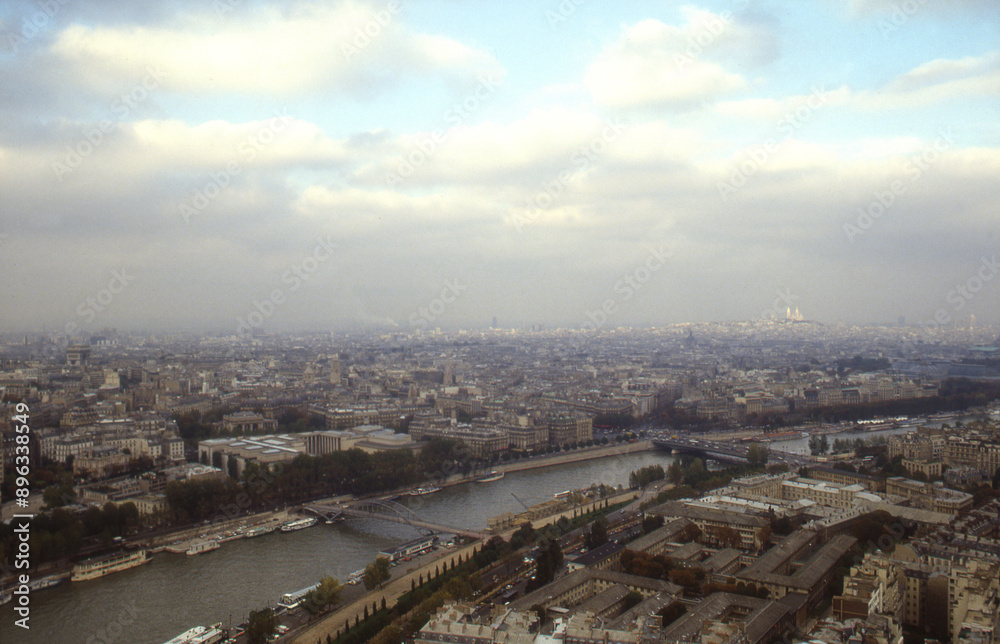 Blick vom Eiffelturm über Paris - 90er Jahre Blick vom Eiffelturm über Paris - 90er Jahre