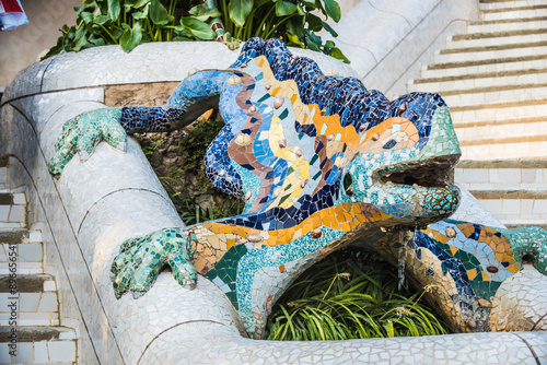 Detalles de los diseños en en el Parque Güell, de Gaudi, Barcelona, España photo