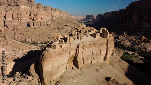 Haid al-Jazil is one of the villages in Daw'an District in Hadhramaut Governorate, Yemen. The mud-brick buildings of the village are built on a huge boulder overlooking the Wadi Dawan valley.	
