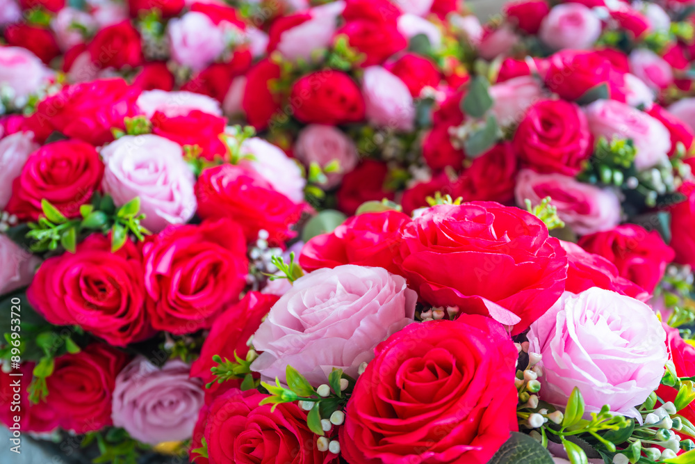 The artificial rose flowers have a variety of colors The artificial rose flowers have a variety of colors