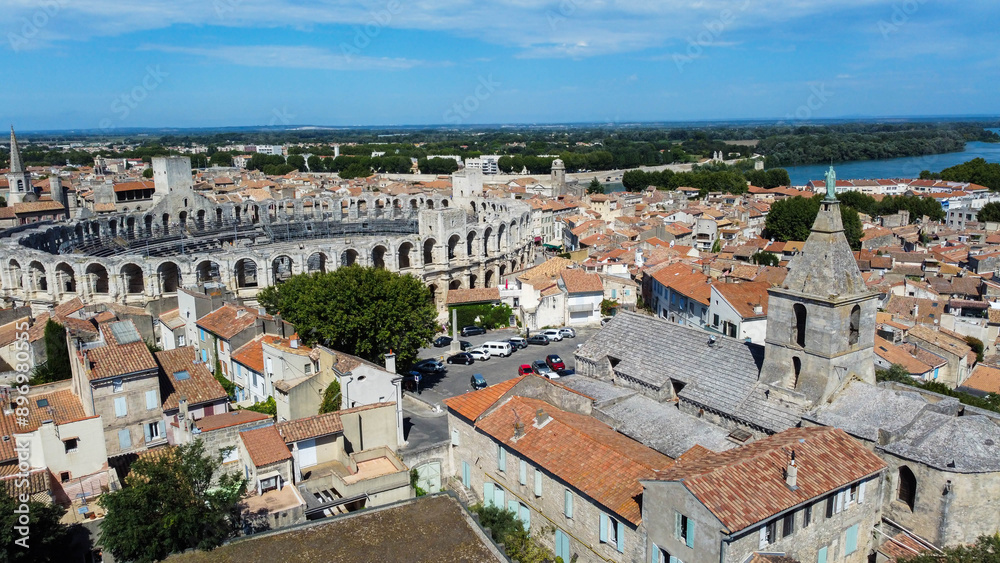 Obraz premium Roman amphitheater in Arles, a picturesque town located on the Rhone river in the Provence region, southern France. City rich in Roman history, attracts tourists traveling to admire european wonders.
