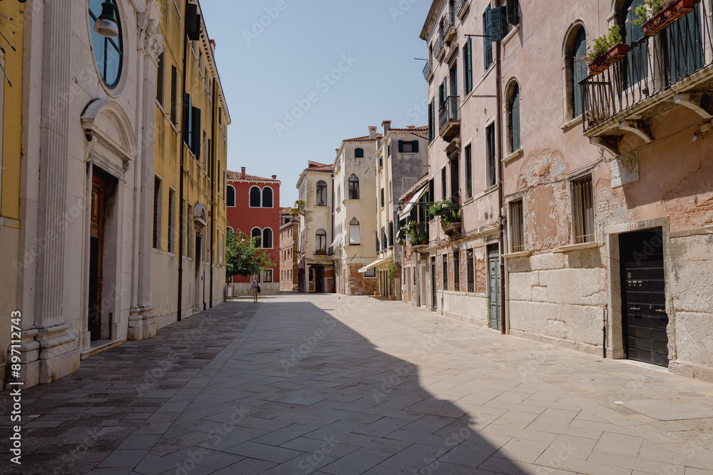 Fototapeta premium magnifique vue d'une ruelle de la ville de Venise en Italie
