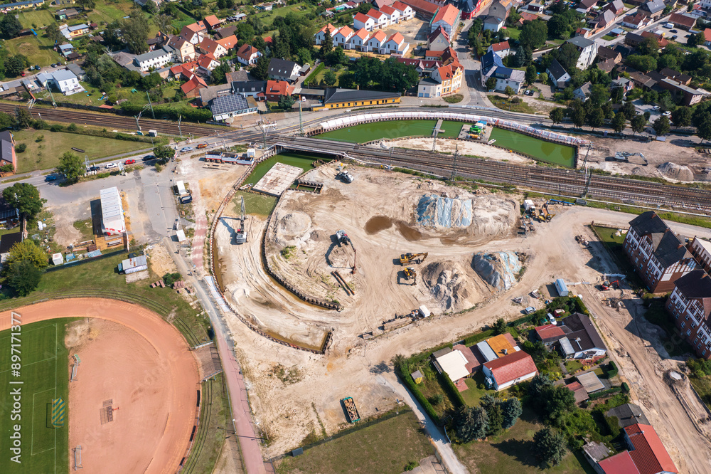 Baustelle einer Unterführung unter den Gleise hindurch