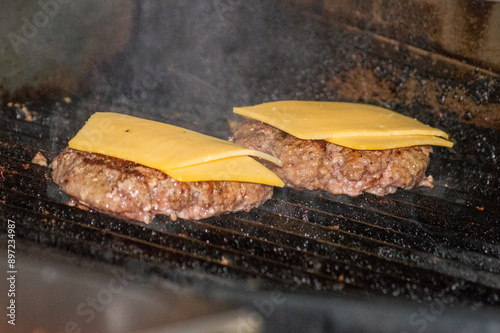 Melting Cheese on a Sizzling Cheeseburger, Queijo Derretendo em um Hambúrguer
