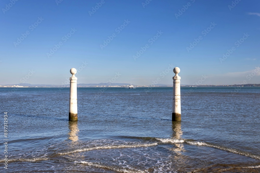Obraz premium Famous Columns Wharf (Portuguese: Cais das Colunas) at Commerce Square, Lisbon