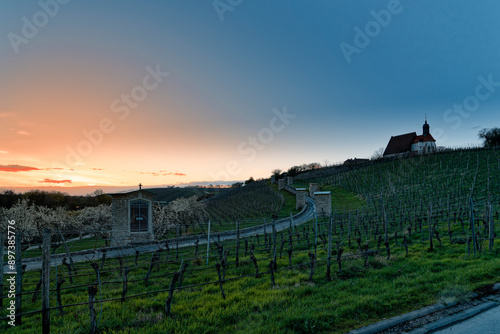 Abend über der Mainaue zwischen Fahr am Main und Volkach und der Kirche Maria im Weingarten, Landkreis Kitzingen, Unterfanken, Bayern, Deutschland. photo