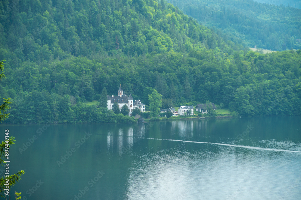 Schloss Grub am Hallstätter See in Österreich, Salzkammergut, Steiermark Schloss Grub am Hallstätter See in Österreich, Salzkammergut, Steiermark