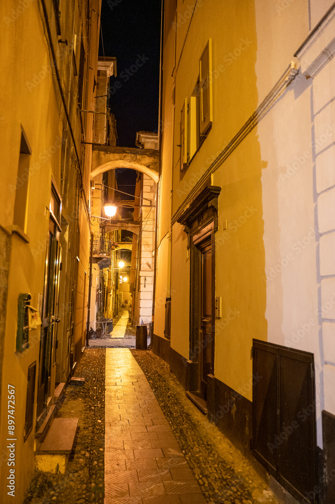 Fototapeta premium City of Finalborgo Italy by night 