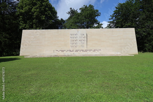 Mémorial de guerre israélite pour les militaires juifs morts à Verdun, tranchée historique, Fleury devant Douaumont, département de la Meuse, France photo