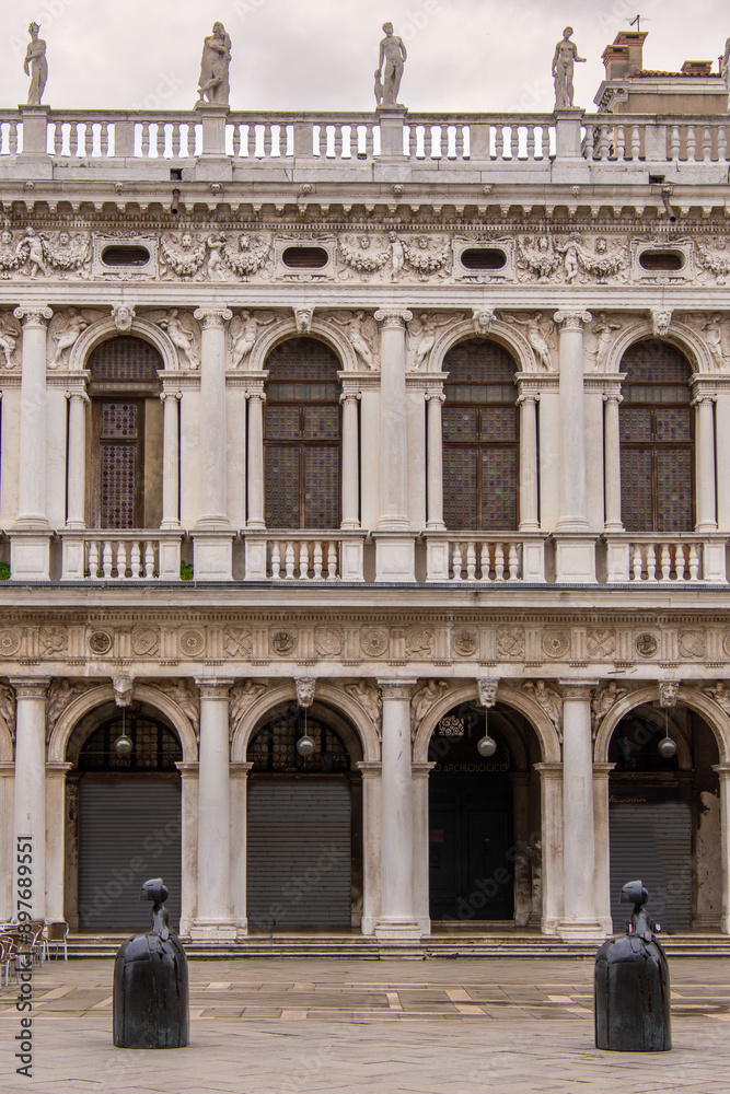Obraz premium Architecture of the famous St. Mark's Square in the city of Venice in Italy