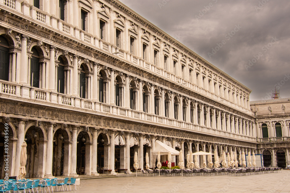Fototapeta premium Architecture of the famous St. Mark's Square in the city of Venice in Italy