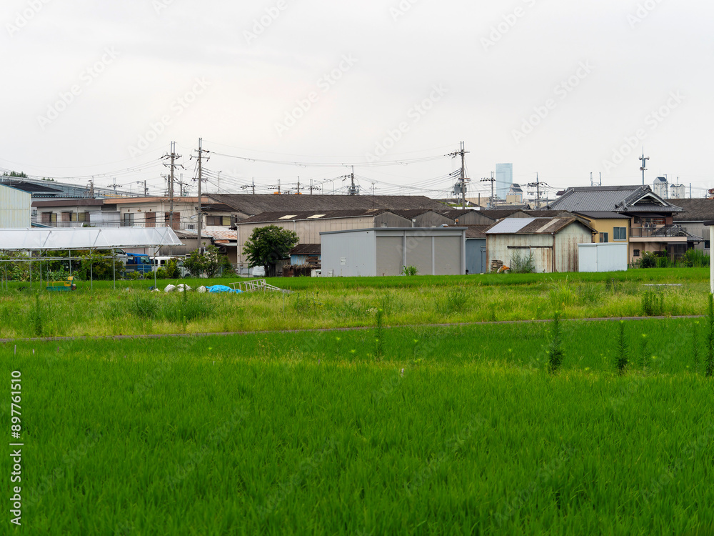 町工場と田園風景