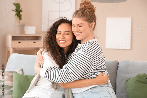Young women hugging in livi...