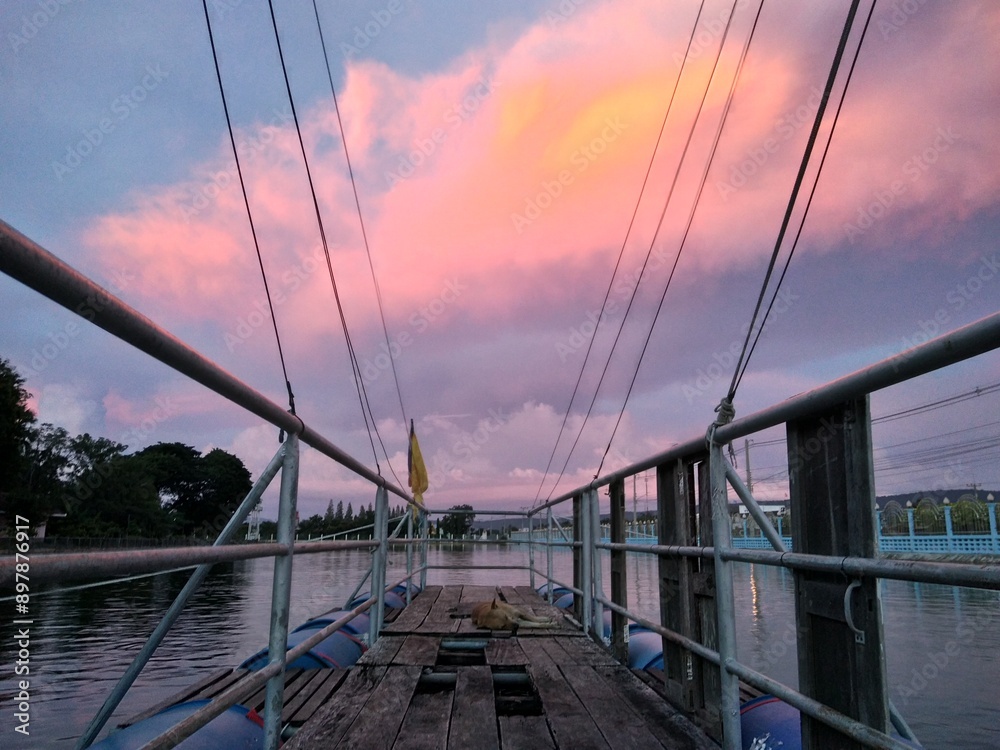 Obraz premium bridge at sunset