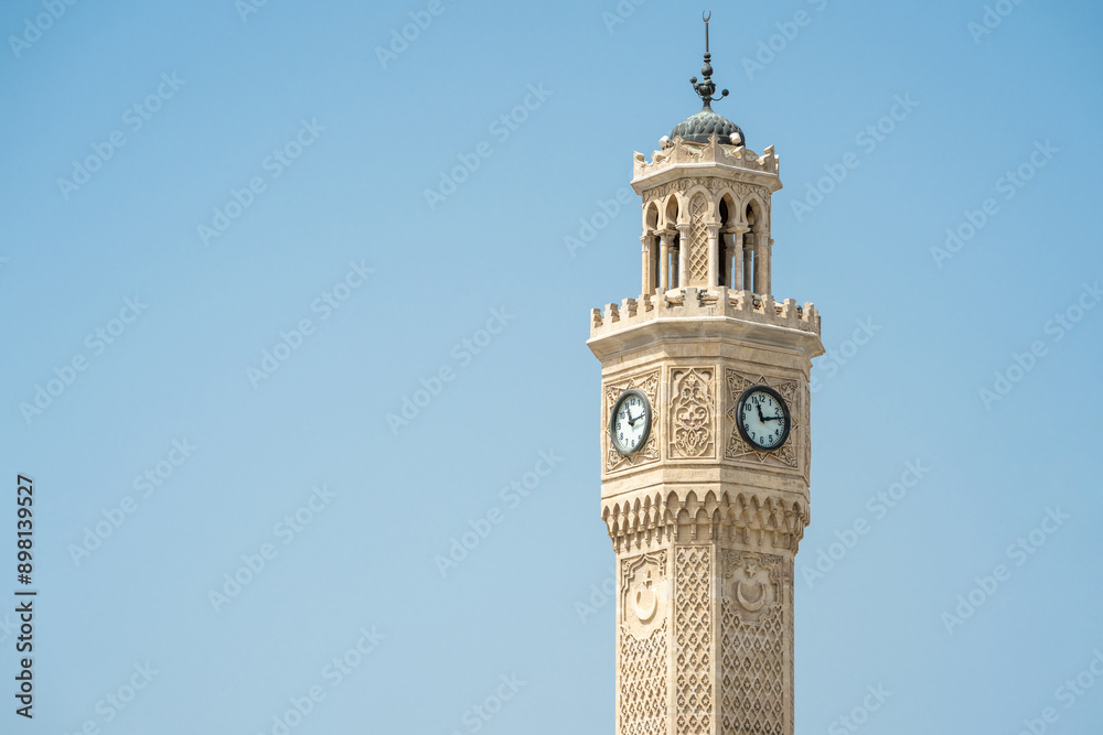Obraz premium Izmir Clock Tower located in Izmir Konak square on a sunny day